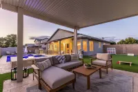 Walk to State Farm Stadium, Spring Training Heated Pool & Hot Tub!