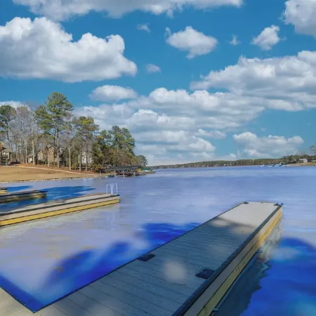 NEW Spacious Lake Oconee Townhome! Stunning views & 100's feet of waterfront!