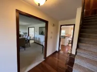 Clean, Comfortable, Close to Campus in a Quiet Neighborhood