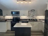 4-minute walk to beautiful Emerald Isle beach access.