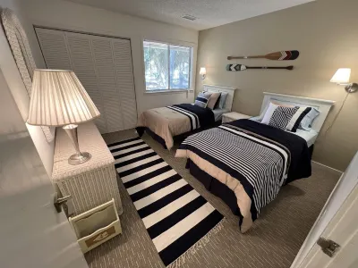 Edisto Beach Peach!—beautiful renovated condo on golf course & close to beaches