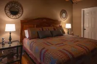 ❤️spring is here! Come enjoy it on the screen porch❤️ Hotel a Lumpkin County