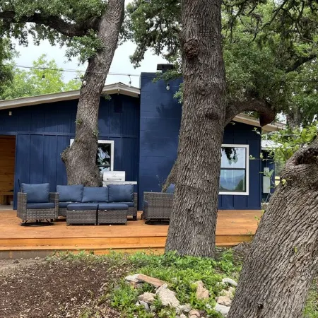 Private Nueces Riverfront Getaway!       13 Acre of Bliss!  Sleeps 12-14