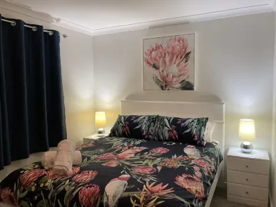 Central 3 Bed home with pool, EV Charger and unlimited free Wi-Fi