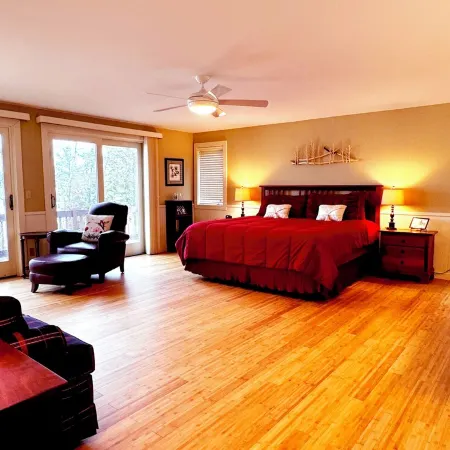 Large house on beautiful lake, adjoins Sleeping Bear Dunes National Lakeshore