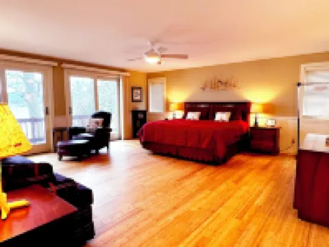 Large house on beautiful lake, adjoins Sleeping Bear Dunes National Lakeshore