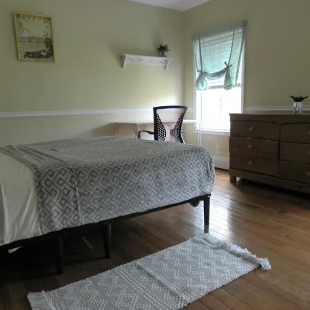 Mountain side house with game room, hot tub, firepit 1 mile from Lambertville
