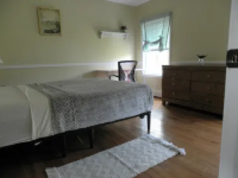 Mountain side house with game room, hot tub, firepit 1 mile from Lambertville