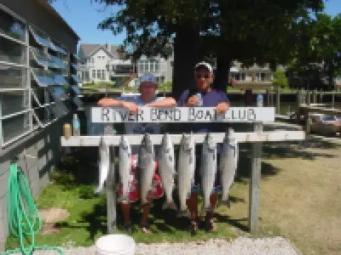 Great Dates Available. Cute and Affordable for 2-  CLOSE TO 2 BEACHES AND TOWN.