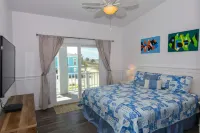 Gulf and Sound Views! Huge Backyard, 33' Pool,Hot Tub, Outdoor Bar and TVs
