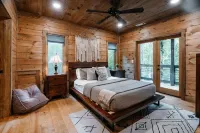 Modern 4BR Cabin w easy access, hot tub & a view!