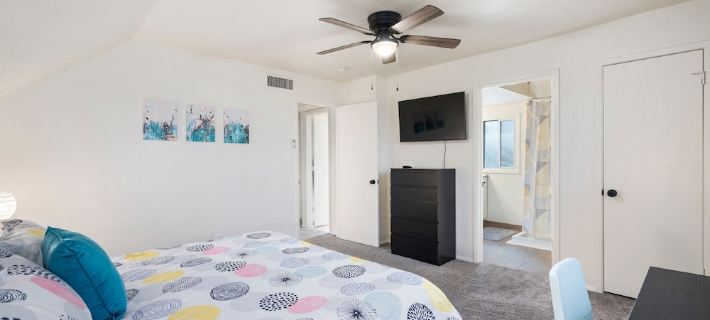 Desert Paradise w/ 2 masters, pool, & golf Hotels in Tempe