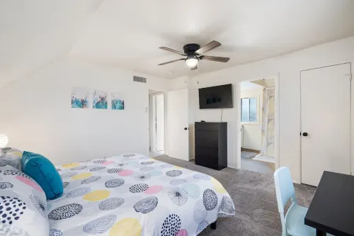 Desert Paradise w/ 2 masters, pool, & golf