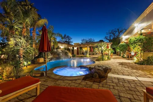 The Oasis - Private 1-Acre Resort - Pool, Spa, Pickleball, Volleyball, Bocce - 4 ดาว