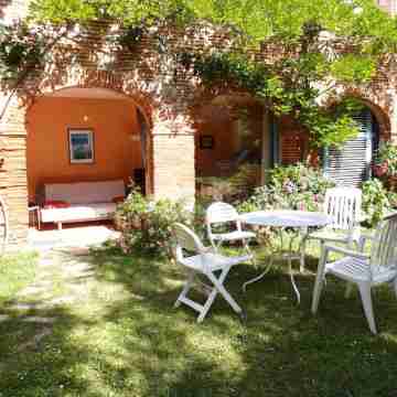 Very quiet apartment with garden in medieval residence in the heart of town Hotel Exterior