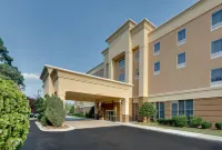 Hampton Inn & Suites Southern Pines-Pinehurst فنادق في Pinehurst