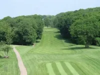 Apple Valley Lake, Pools and Beaches! Guest passes available for a fee! Hotels in Howard Township