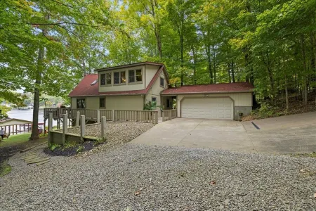 Lakefront Cottage on Apple Valley Lake