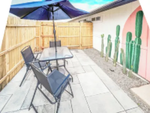 Artsy Studio w/Private Patio 5mins to Airport & Downtown PHX - Sky Harbor Suite