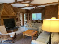 Private Wooded Retreat close to Cornell