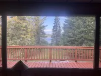 Sweet Retreat Cabin on Crane Lake with onsite parking and Air Conditioned!