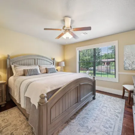 Community Pool, Fishing Ponds, Hot Tub, 2 King 2 Queen+Beds Single Story