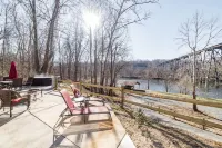 Riverfront hidden gem, ground floor open space! - Wifi