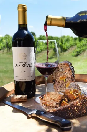 Charming detached house with private pool near St-Emilion. Отели в г. Сен-Сюлпис-де-Фалеран