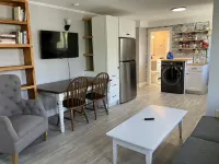 Cute Apt w/ Parking & W/D!