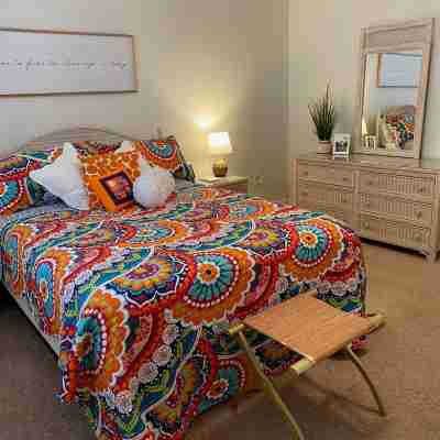 Adorable & recently renovated condo within walking distance to downtown Clemson. Rooms