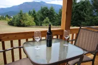 Shellrock Cabin with Columbia River View Hotels in Skamania County