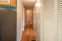 THE OWL HOUSE: 2000 sq ft 2 floor private home 2.5 to Downtown Boone!