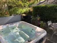 Location! Quiet Garden Private Cottage