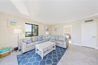 COMPLETELY REMODELED Luxury Riverside 1BR Condo: Panoramic River Views