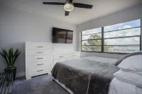 Summer Special Rate! Beautiful Waterviewmodern 2 Bed - Pool, Marina, Near Beach