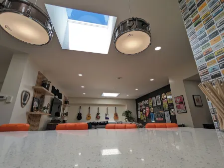 Prime Downtown Music Lovers Experience! Nostalgic Mid-Mod In Historic St Peter Отели в г. Николлет