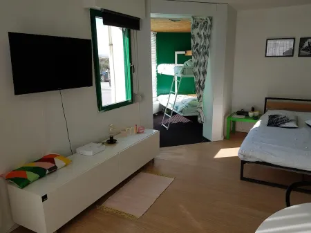 Waterfront - Modern apartment 4 people - 20 m from the beach