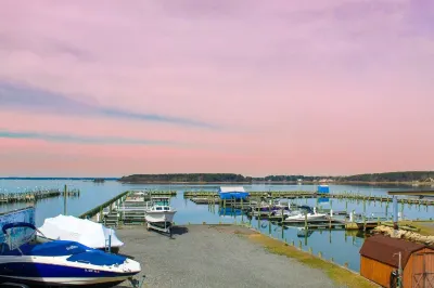 Bayfront Family Friendly 2BR on a Marina - Great Location & Beautiful Views! Hotel di 