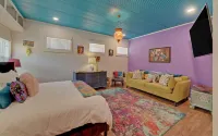 Incredible Farmhouse,18 Acres, Pool, 7 King Bds, Near Helen, Tiny Weddings!