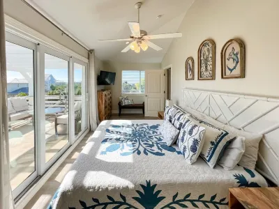 "FLORIDAYS" Newly Completed Private Beach House w/ Heated Pool & Spa. 2 Carts