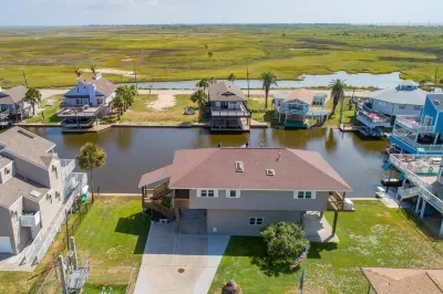 Pet friendly canal retreat Hotels near Salt Cedar Avenue Beach Access Point #36