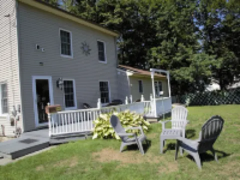 Sunnyside home near Sunday River, Black Mountain, Lakes, Rivers and Hikes Hotels in Rumford
