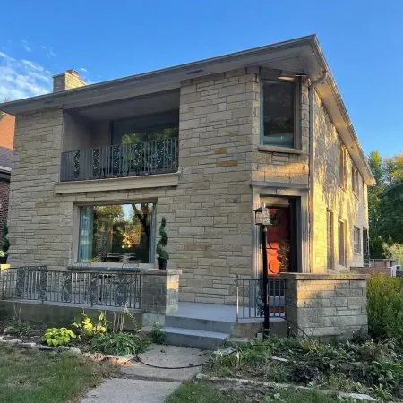 Quincy Estate 5BR/3BA for Family Stays with Fireplace Park Views & Parking