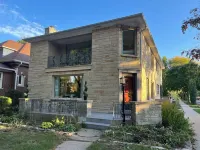 Quincy Estate 5BR/3BA for Family Stays with Fireplace Park Views & Parking