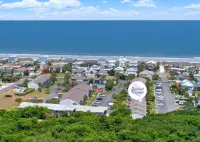 NEW! Updated, Peaceful Retreat - 5 Minute Walk To The Sparkling Ocean!