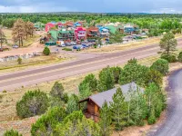 Cozy cabin for 2, private hot tub, King size bed!