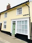 The Yellow Cottage on the hill central location in Framlingham Hotels near National Trust - Sutton Hoo