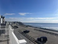 The Great Escape II. Newly renovated and beautiful Unit on Hampton Beach.