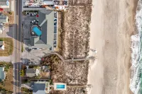 3 minute walk to beach; Golf cart included!