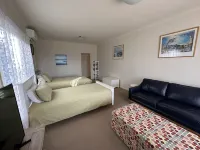 Bayview Retreat - A perfect spot for your next family beach holiday Hotels in Surf Beach